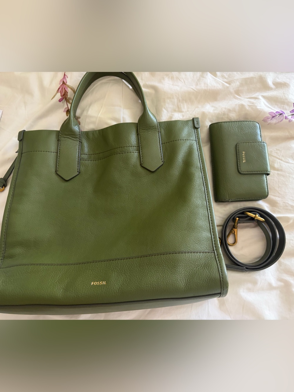 Fossil Olive Green Leather Tote with Matching Wallet and Strap